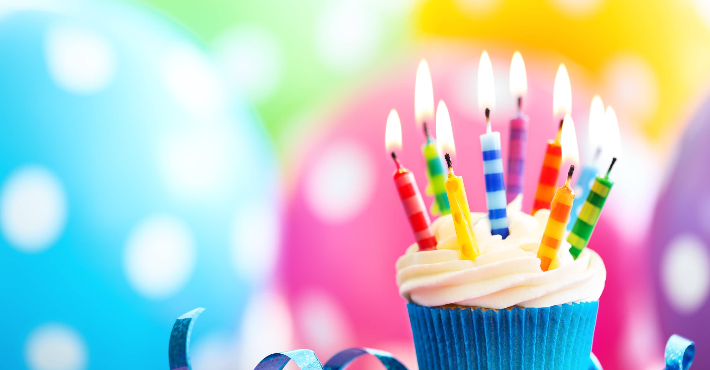 Birthday picture. Birthday Party фон. С днем рождения. Фон с тортом на день рождения. Фон день рождения тортик.